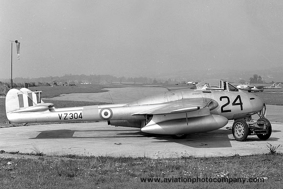 RAF 3/4 CAACU De Havilland Vampire FB.5 VZ304/24 (1959)