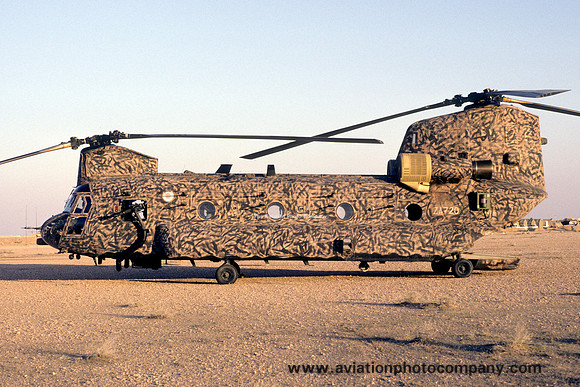 RAF/SAS 7 Squadron Vertol Chinook HC.1 ZA720 during Operation Granby (1991)
