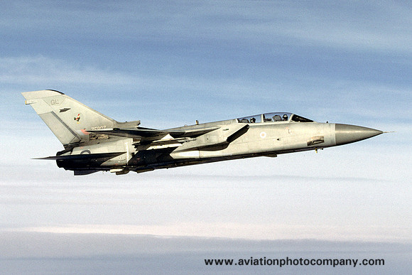 RAF 43 Squadron Panavia Tornado F.3 ZE907/GF (2000)