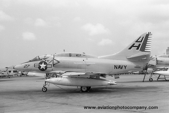 US Navy VC-7 Douglas A-4L Skyhawk 148555/UH-27 (1975)