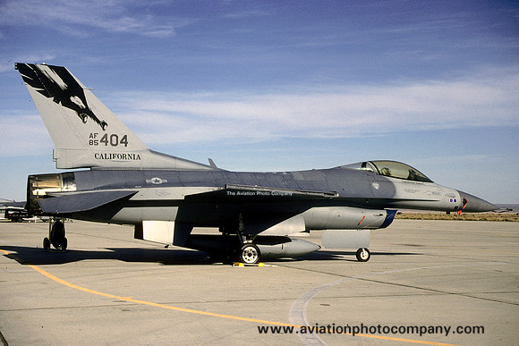 USAF California ANG 194 FS General Dynamics F-16C 85-1404 at Edwards AFB (2000)