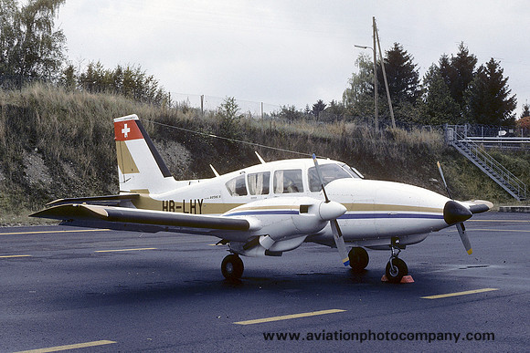 Piper PA-23-250 Aztec E HB-LHY (1977)