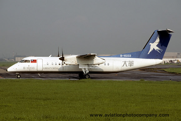 Great China DHC-8-300 B-15233 (1998)