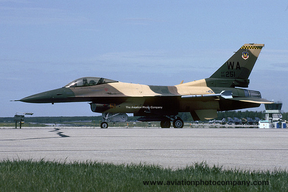 USAF 57 WG General Dynamics F-16C Fighting Falcon 86-0251/WA (1992)