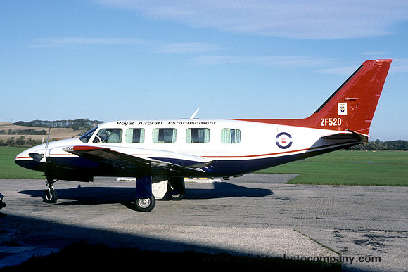 RAE Piper 31 Navajo ZF520 (1985)