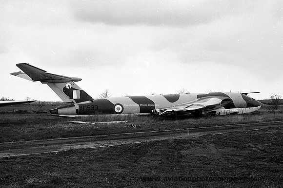 RAF Handley Page Victor K.1A XH590 dumped at Manston (1978)