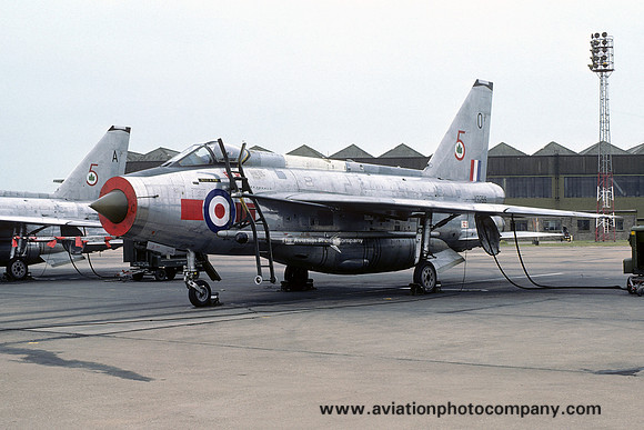 RAF 5 Squadron English Electric Lightning F.3 XR755/O (1975)