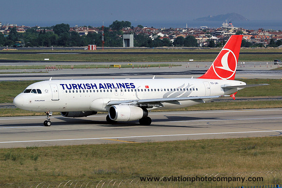 Turkish Airlines Airbus A320-200 TC-JAI at Istanbul IAP (2014)