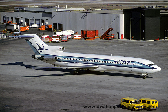 Republic Airlines Boeing 727-200 N718RC (1982)