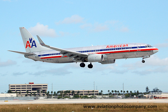 American Airlines Boeing 737-800 N977AN at Miami IAP (2008)