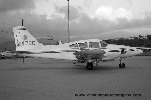 Piper PA-23-250 Aztec B N147EC
