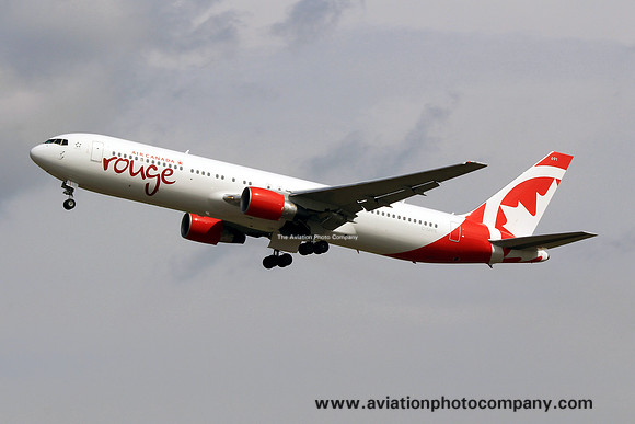 Air Canada Rouge Boeing 767-300 C-GHPE at Glasgow IAP (2013)