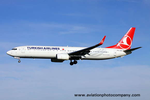 Turkish Airlines Boeing 737-900ER TC-JYH at Manchester (2013)