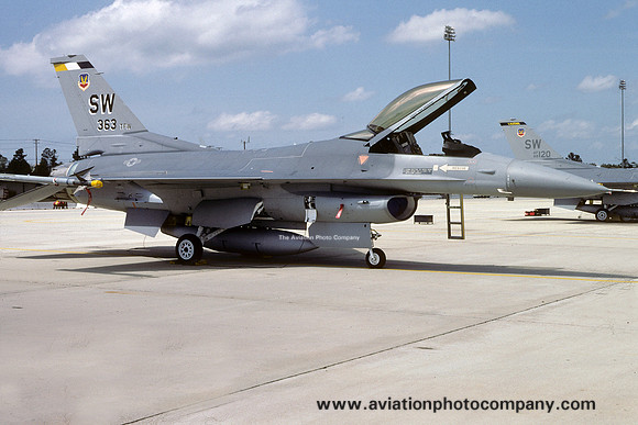 USAF 363 TFW General Dynamics F-16C Fighting Falcon 89-2007/SW (1991)