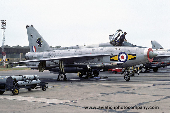 RAF 11 Squadron English Electric Lightning F.3 XR720/M (1975)