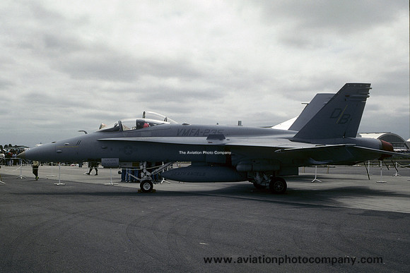 US Marines VMFA-235 McDonnell Douglas F/A-18C Hornet 163781/DB-11 (1992)